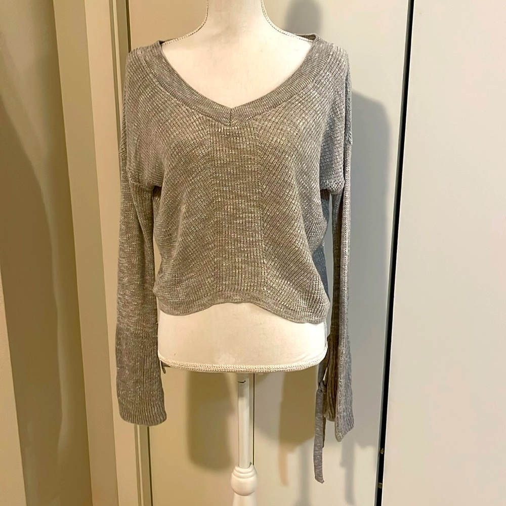 Express grey v neck sweater size XS NWOT #49